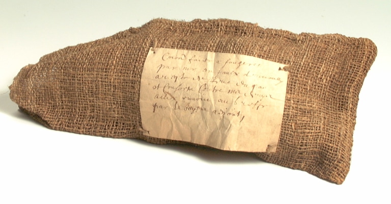 Sac en toile de jute du XVIIe, Sac des avocats avec les documents justificatifs qu'il contenait.