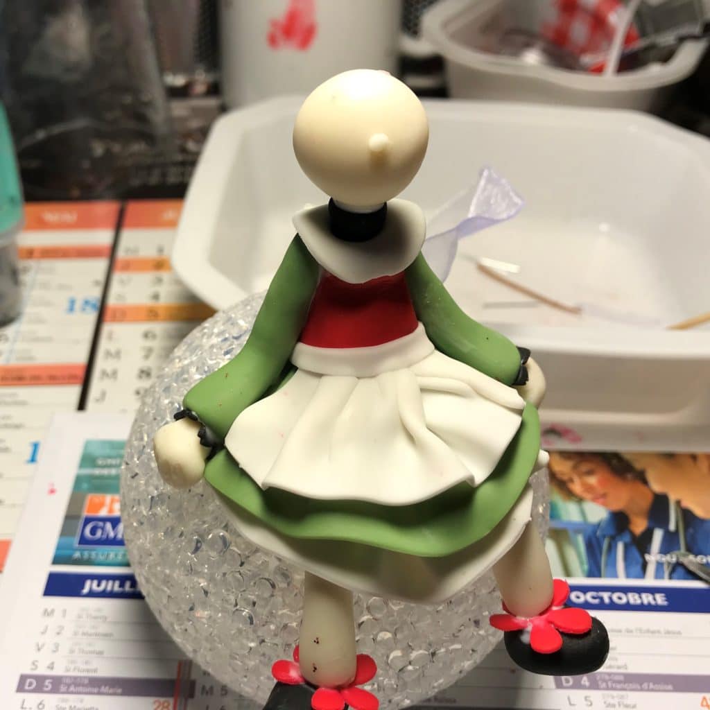 Bécassine assise sur sa lampe, modeler en porcelaine froide