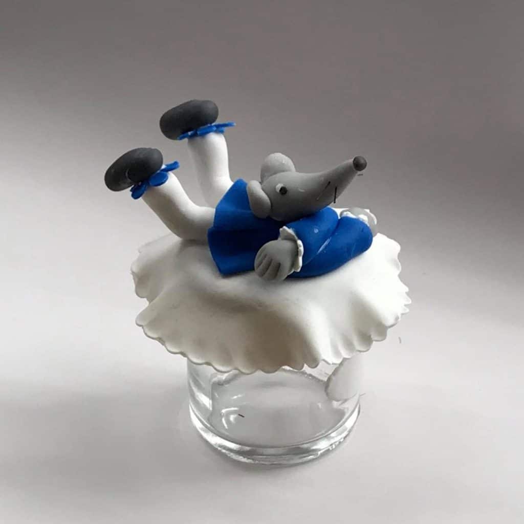 Petite souris en bleu et blanc