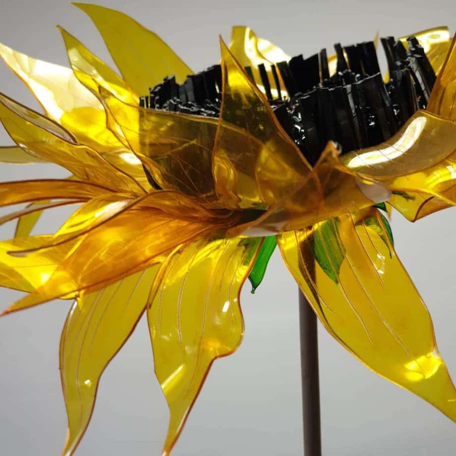 Tournesol géant, oeuvre de l'artiste upcycling, Renaissance.