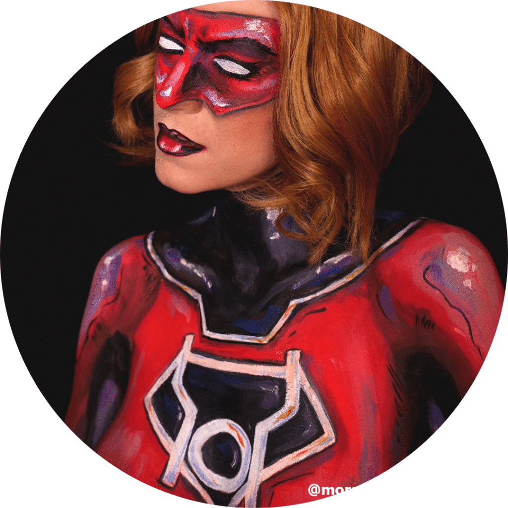 gros plan sur Red lantern girl, body painting de Morgane Make up Artist
