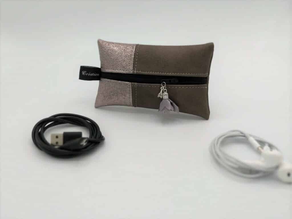 Paillettes à gogo sans faire bling-bling: petite pochette plate, Glitter pour y ranger les câbles (USB et écouteurs)