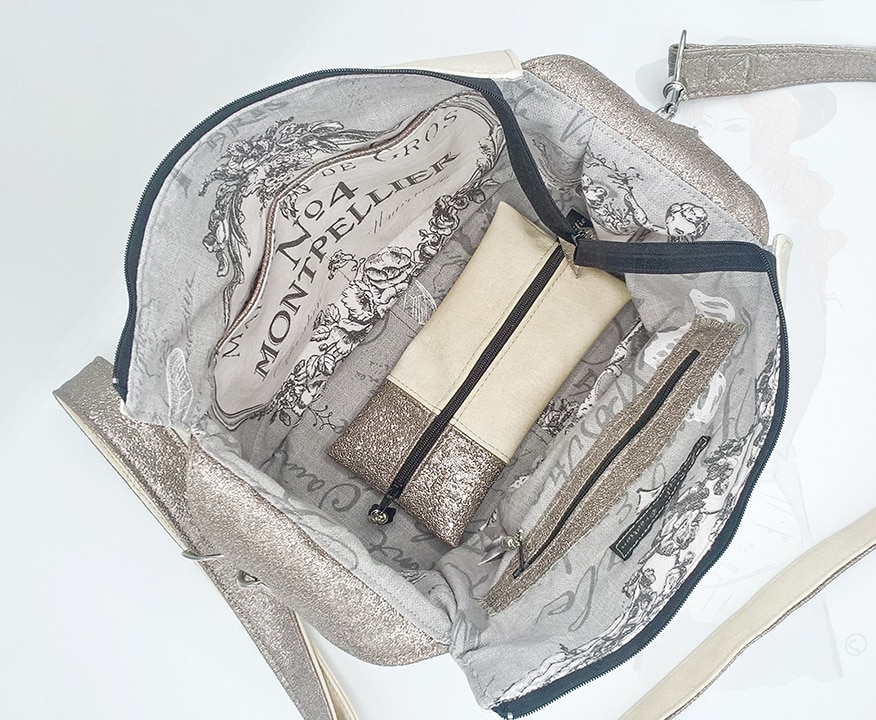 Intérieur de sac bandoulière ivoire et à apillettes argentées. Féminité et élégance du shabby chic